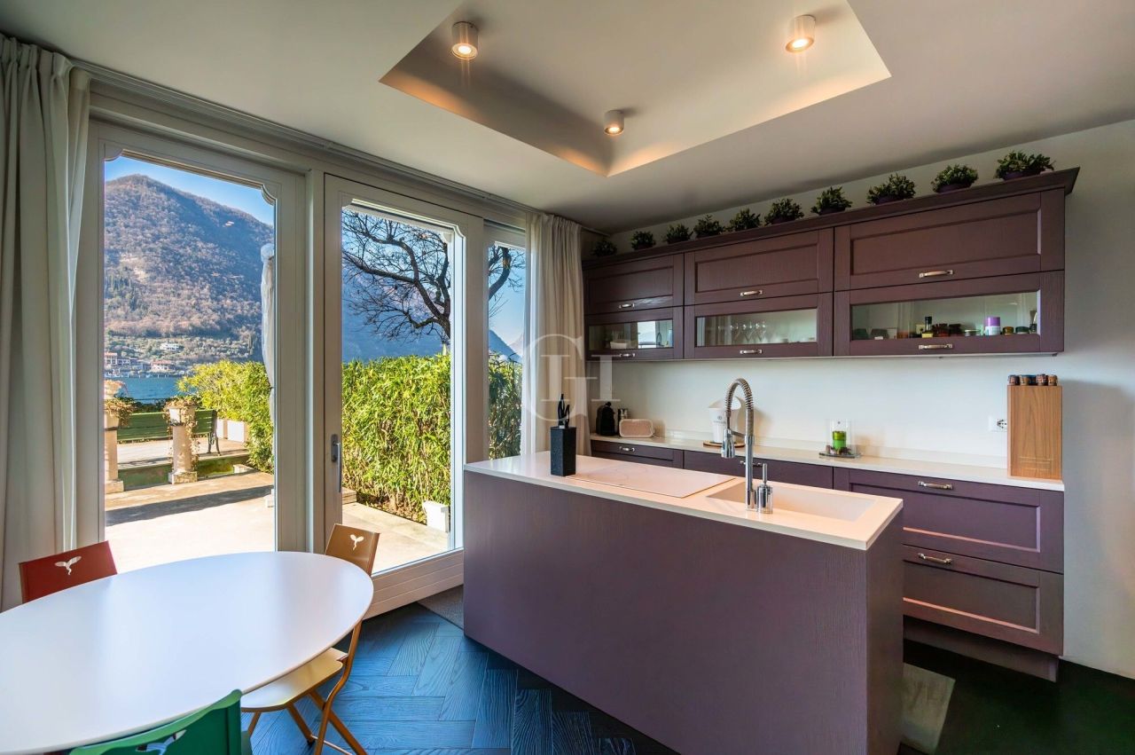 Вилла у озера Изео, Италия, 270 м² - фото 9