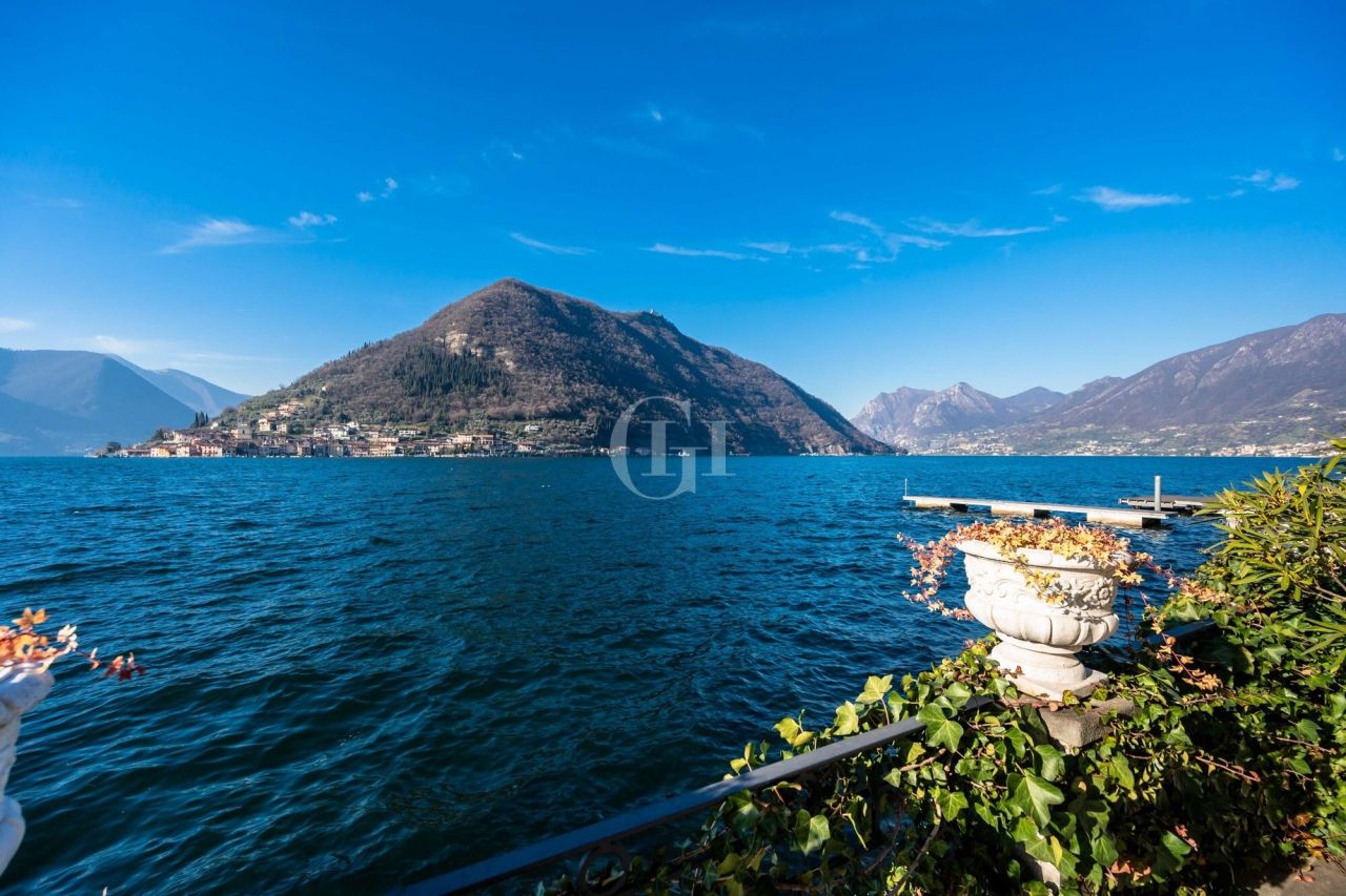 Вилла у озера Изео, Италия, 270 м² - фото 6