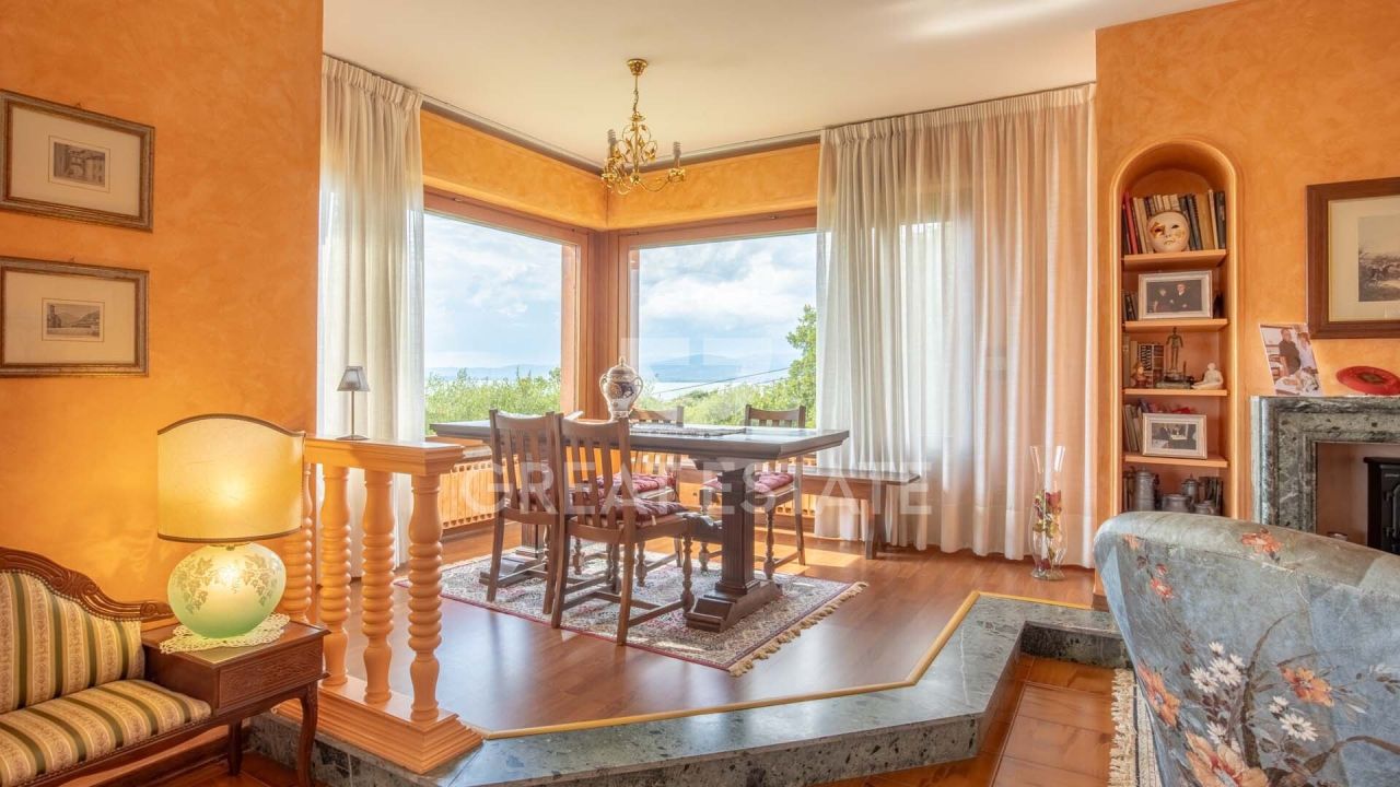 Вилла в Маджоне, Италия, 364.2 м² - фото 11