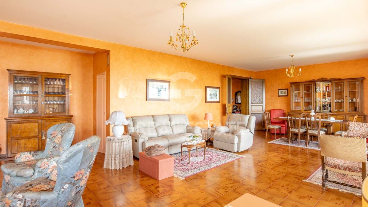 Вилла в Маджоне, Италия, 364.2 м² - фото 13