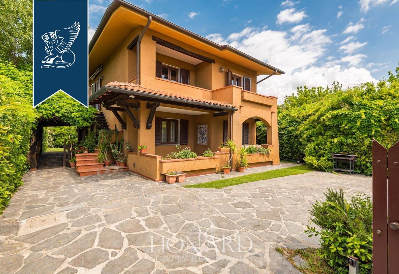 Вилла в Форте деи Марми, Италия, 380 м² - фото 1