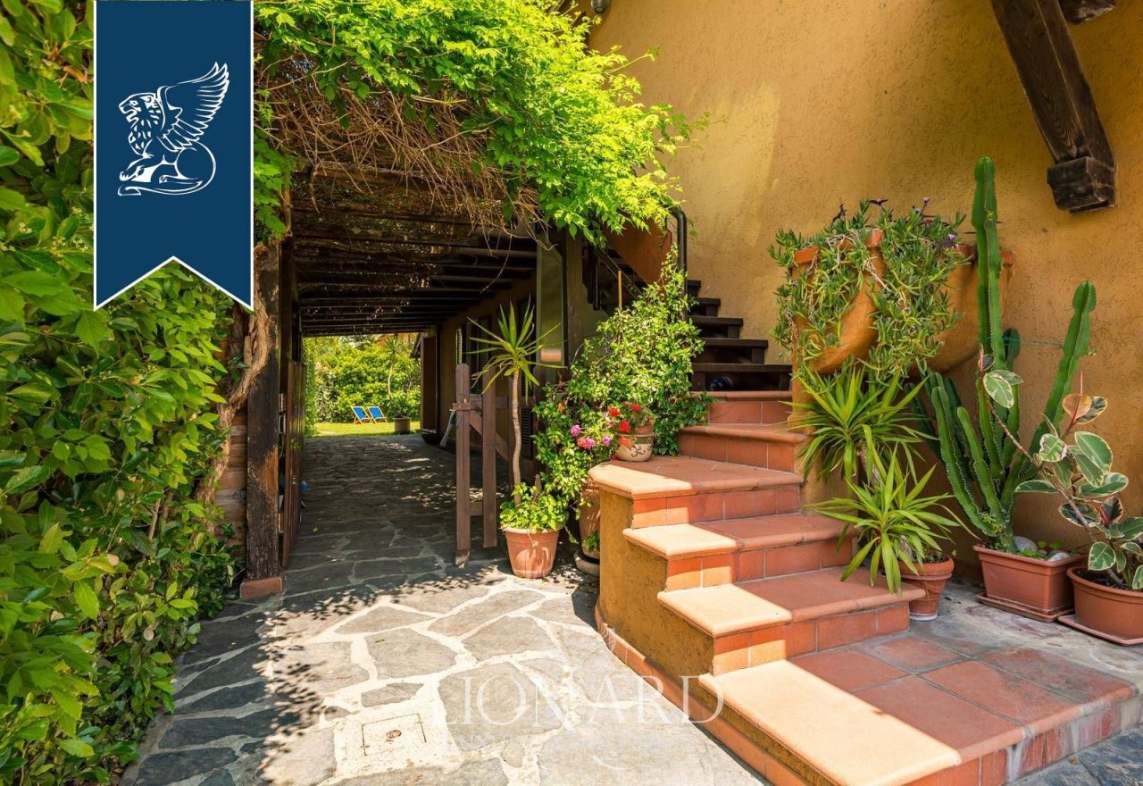 Вилла в Форте деи Марми, Италия, 380 м² - фото 13