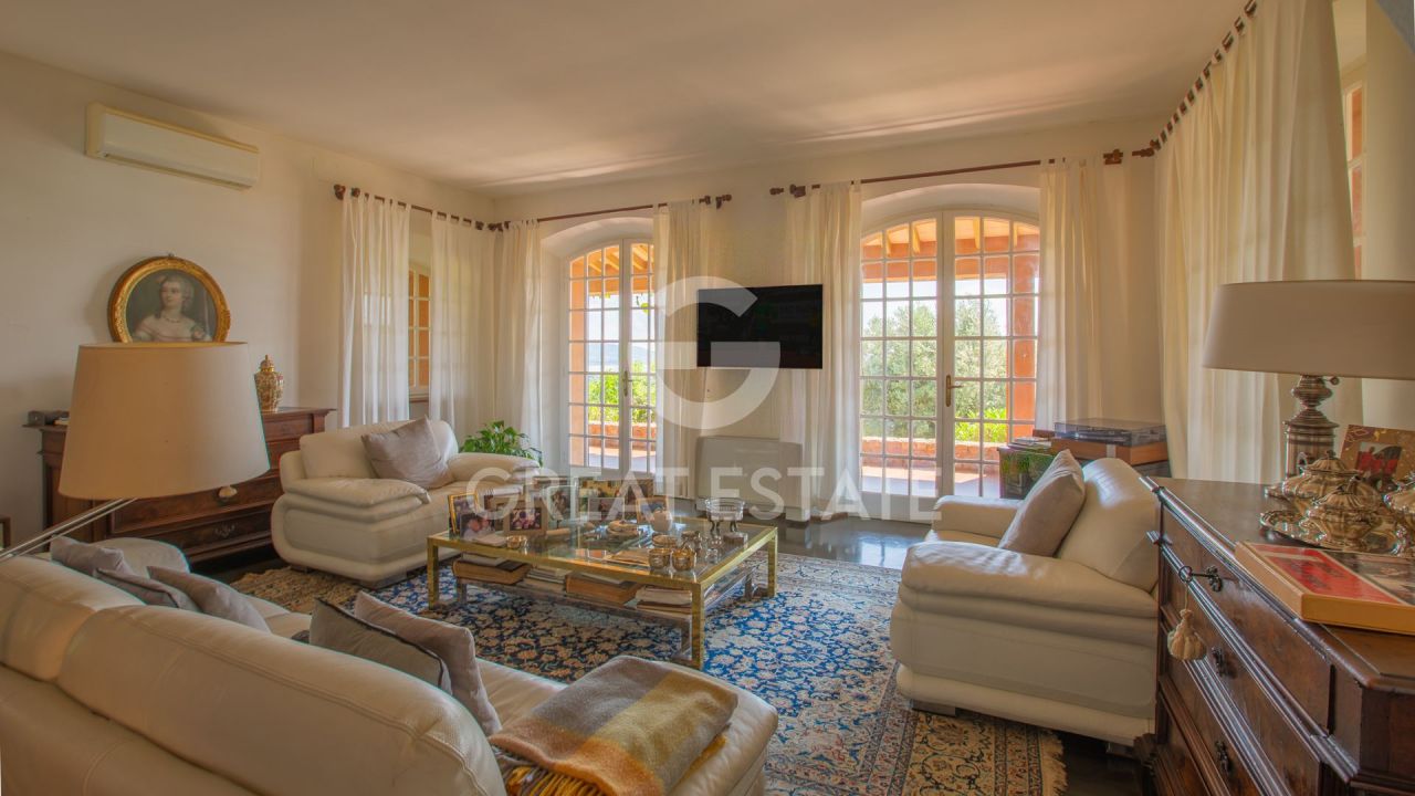 Дом в Маджоне, Италия, 438.15 м² - фото 9