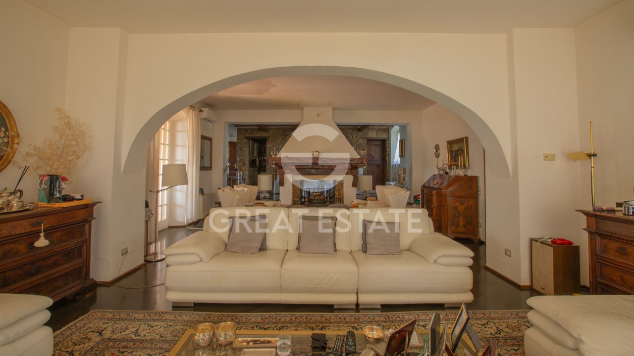 Дом в Маджоне, Италия, 438.15 м² - фото 11