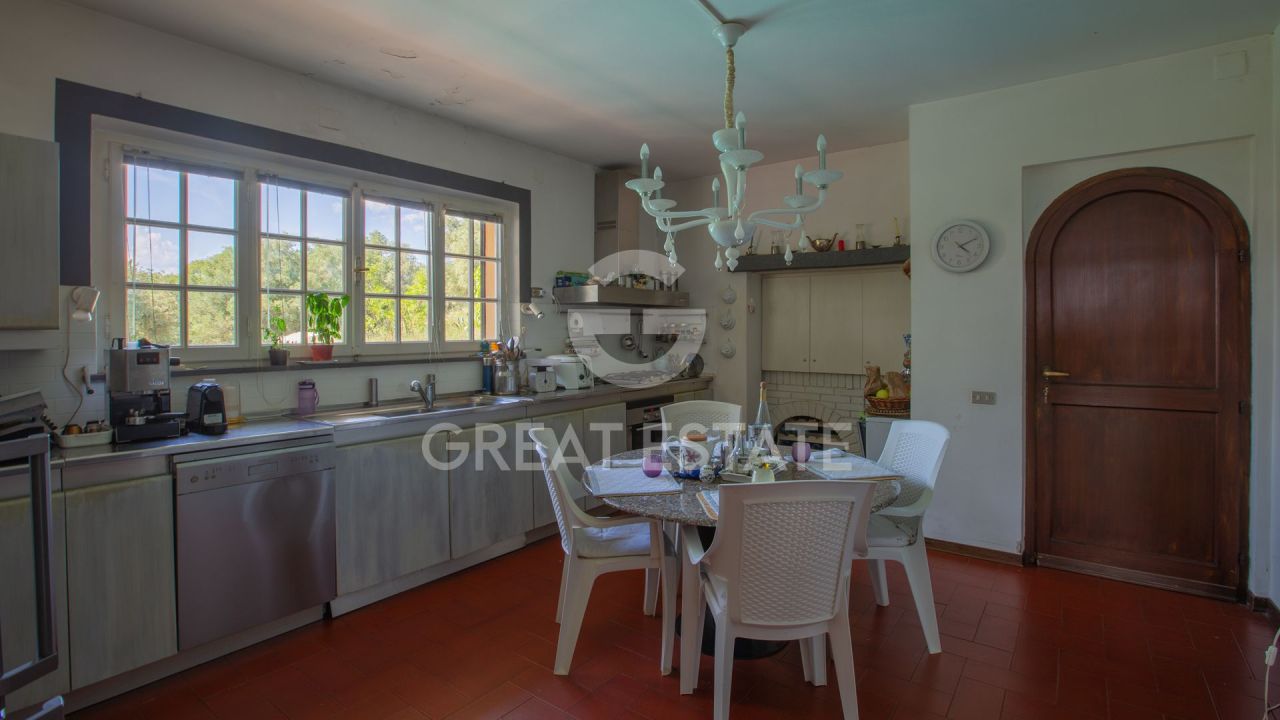 Дом в Маджоне, Италия, 438.15 м² - фото 14