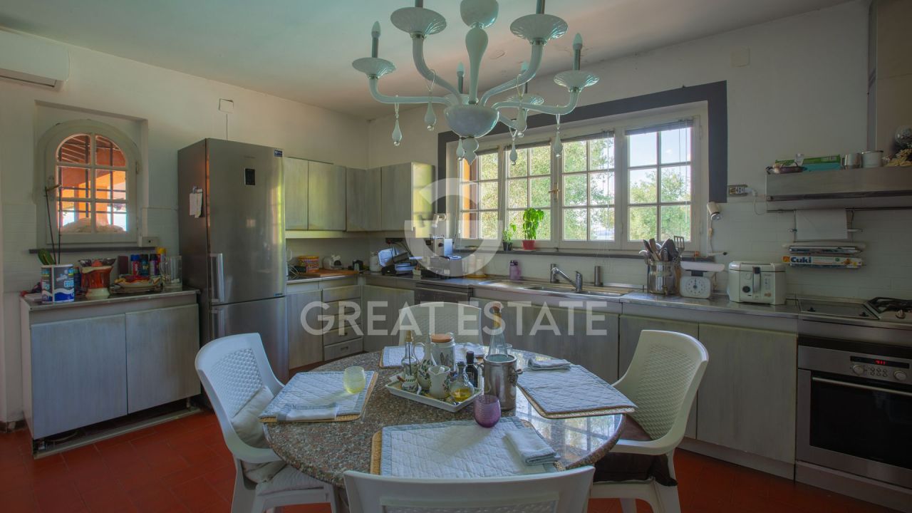 Дом в Маджоне, Италия, 438.15 м² - фото 15