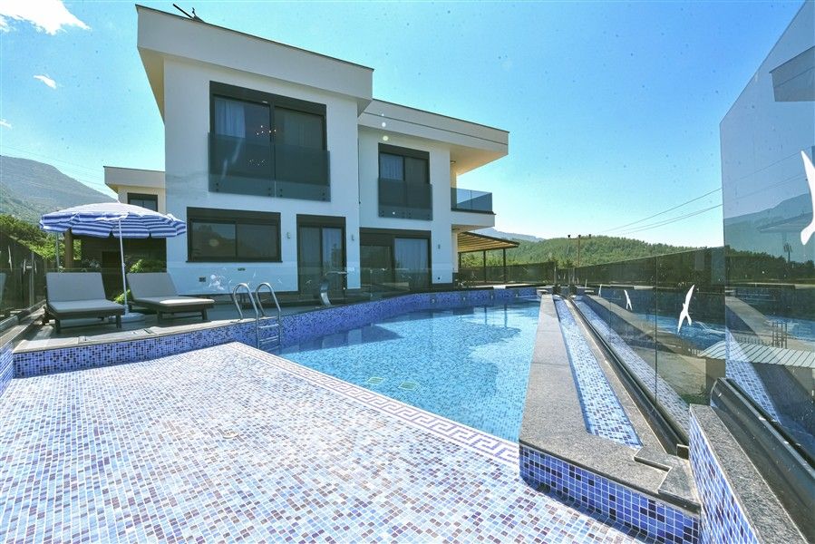 Вилла в Алании, Турция, 550 м² - фото 1
