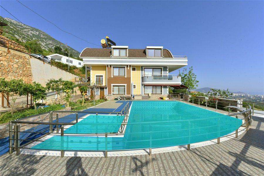 Вилла в Кестеле, Турция, 500 м² - фото 1