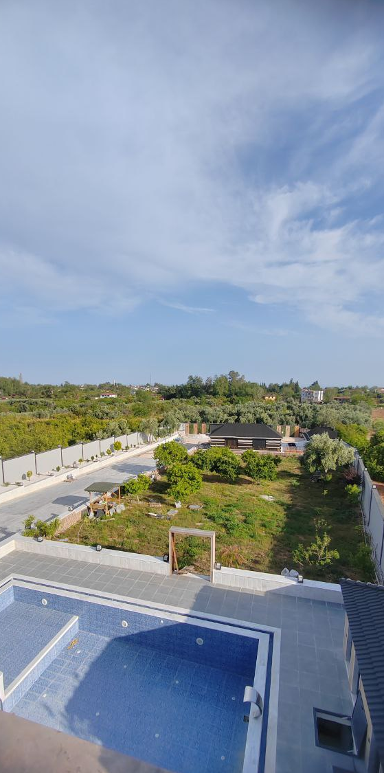 Вилла в Мерсине, Турция, 300 м² - фото 1
