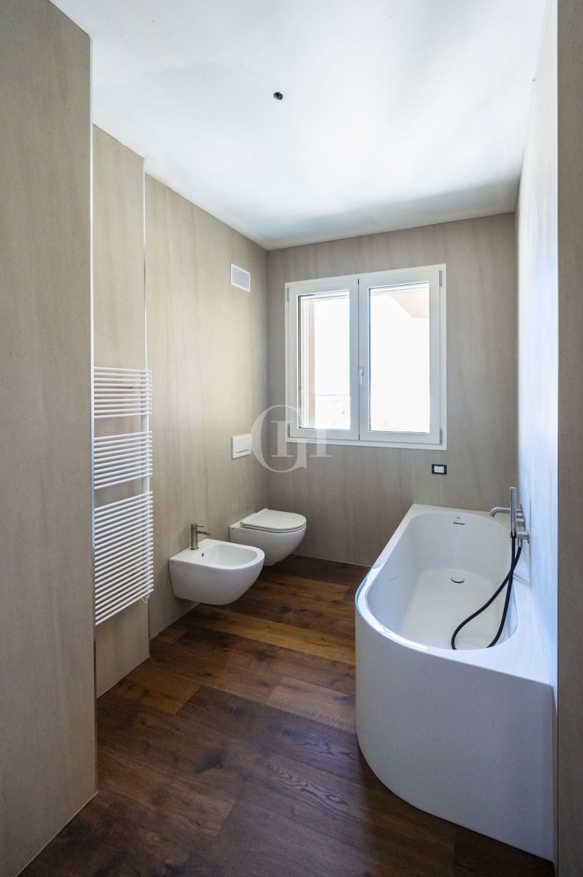 Пентхаус у озера Изео, Италия, 226 м² - фото 17