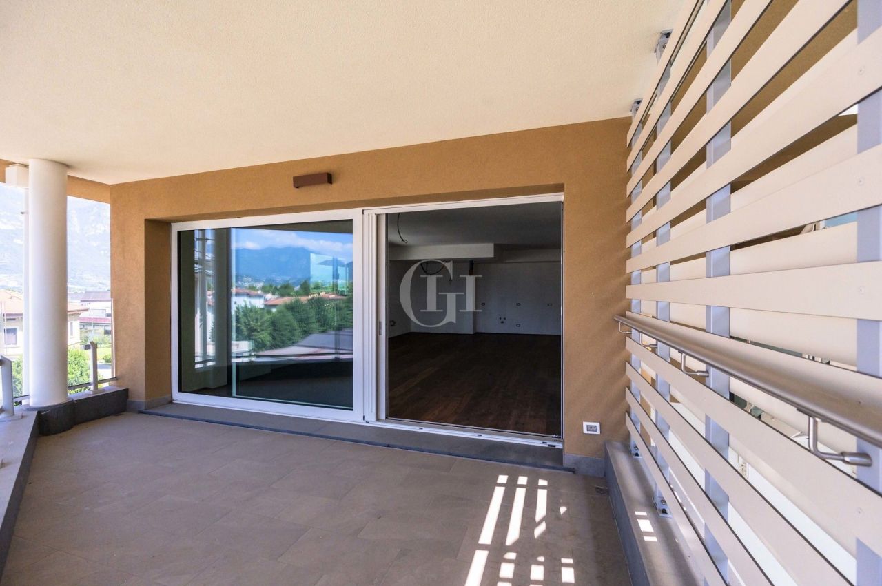 Пентхаус у озера Изео, Италия, 226 м² - фото 11