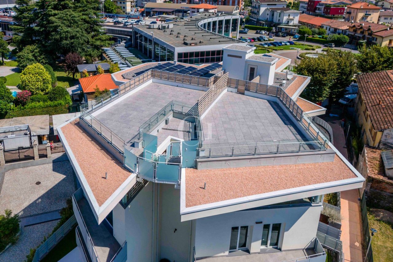 Пентхаус у озера Изео, Италия, 226 м² - фото 8