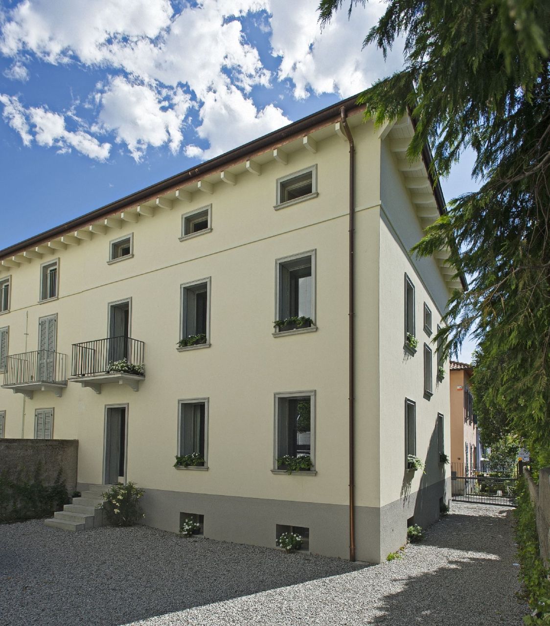 Вилла у озера Комо, Италия, 400 м² - фото 1