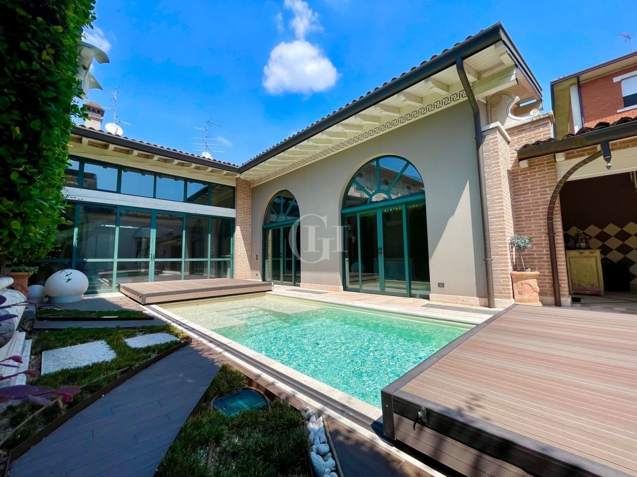 Вилла у озера Изео, Италия, 728 м² - фото 10