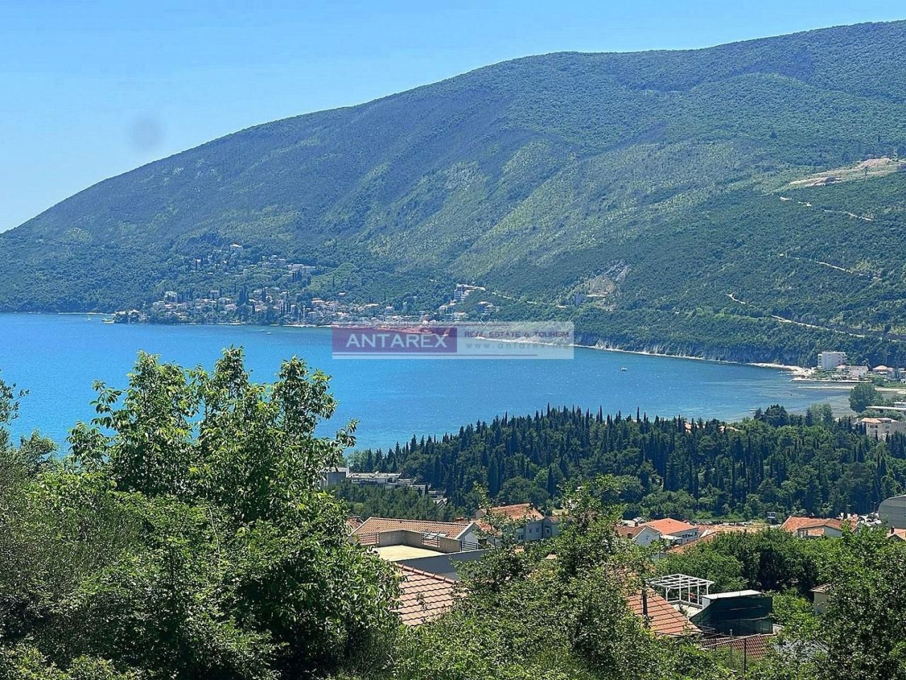 Вилла в Херцег-Нови, Черногория, 90 м² - фото 1