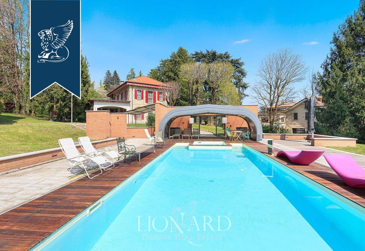 Вилла в Эрбе, Италия, 2 520 м² - фото 2