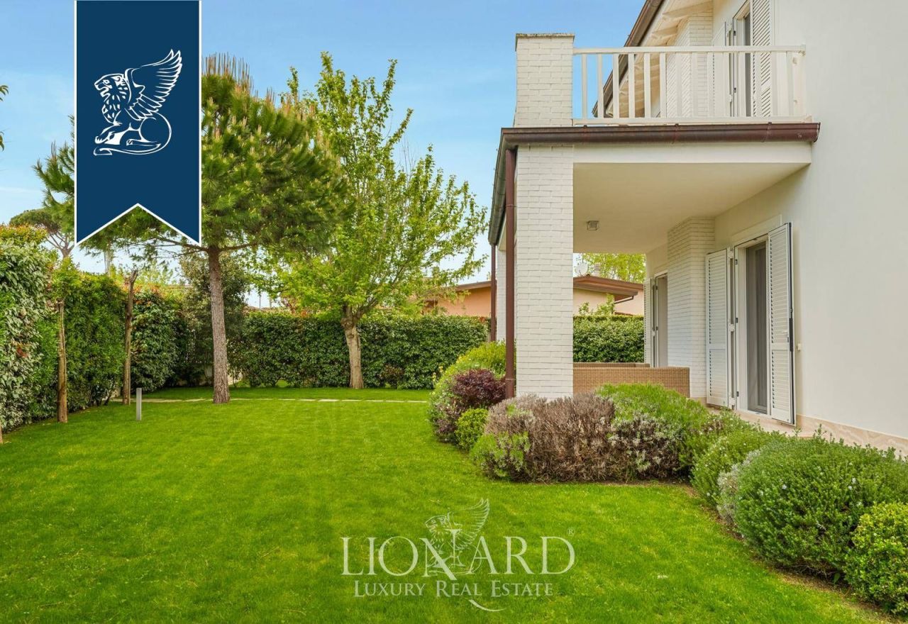 Вилла в Форте деи Марми, Италия, 250 м² - фото 5