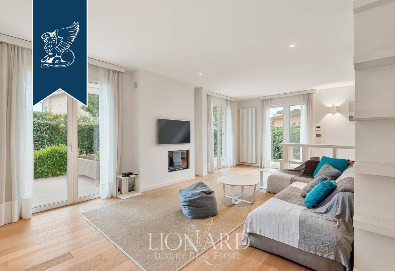 Вилла в Форте деи Марми, Италия, 250 м² - фото 9