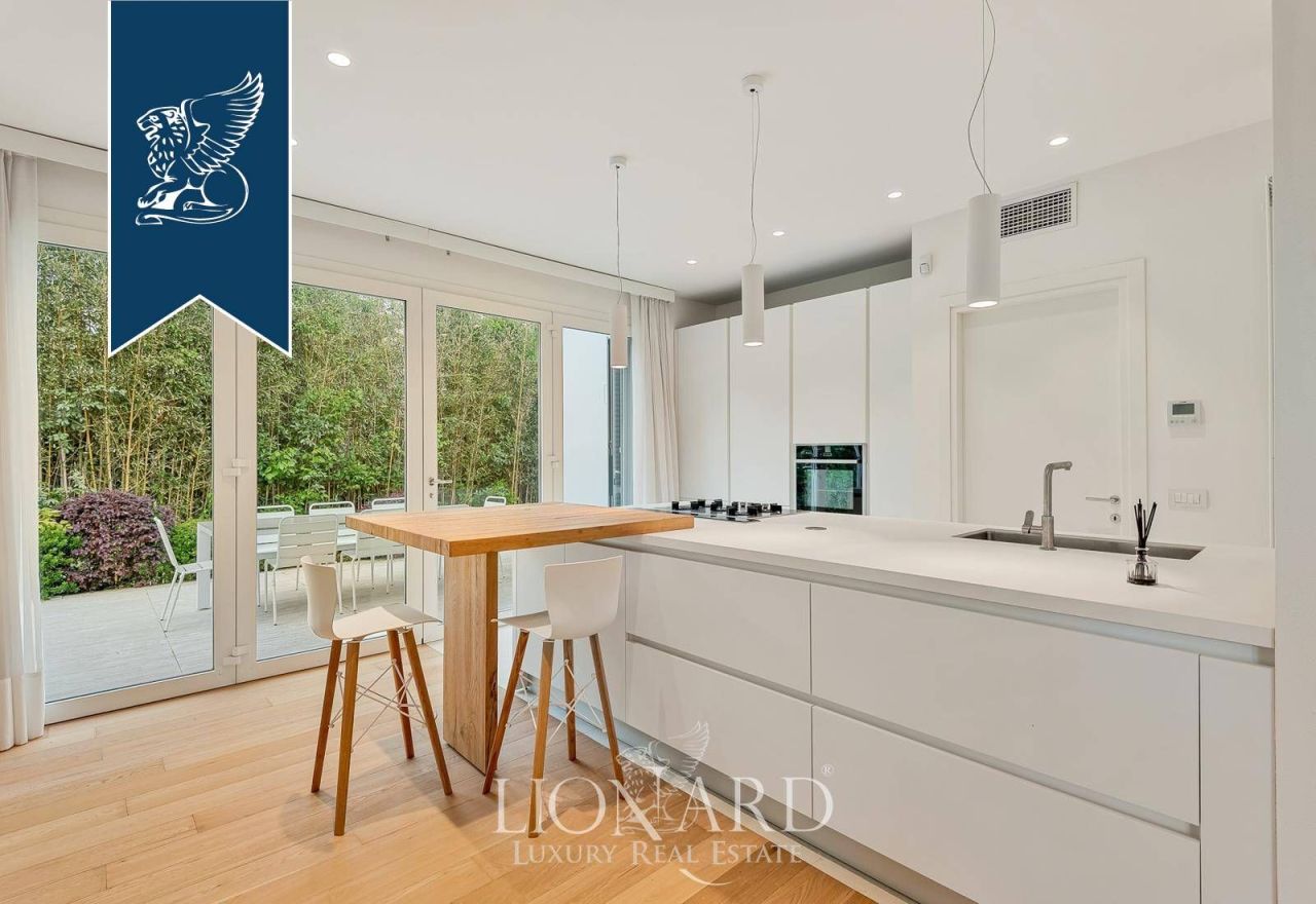 Вилла в Форте деи Марми, Италия, 250 м² - фото 13