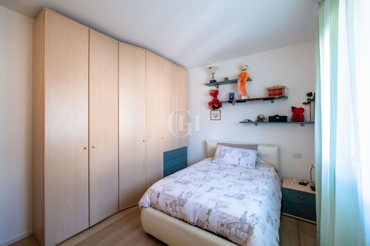 Вилла у озера Изео, Италия, 350 м² - фото 13