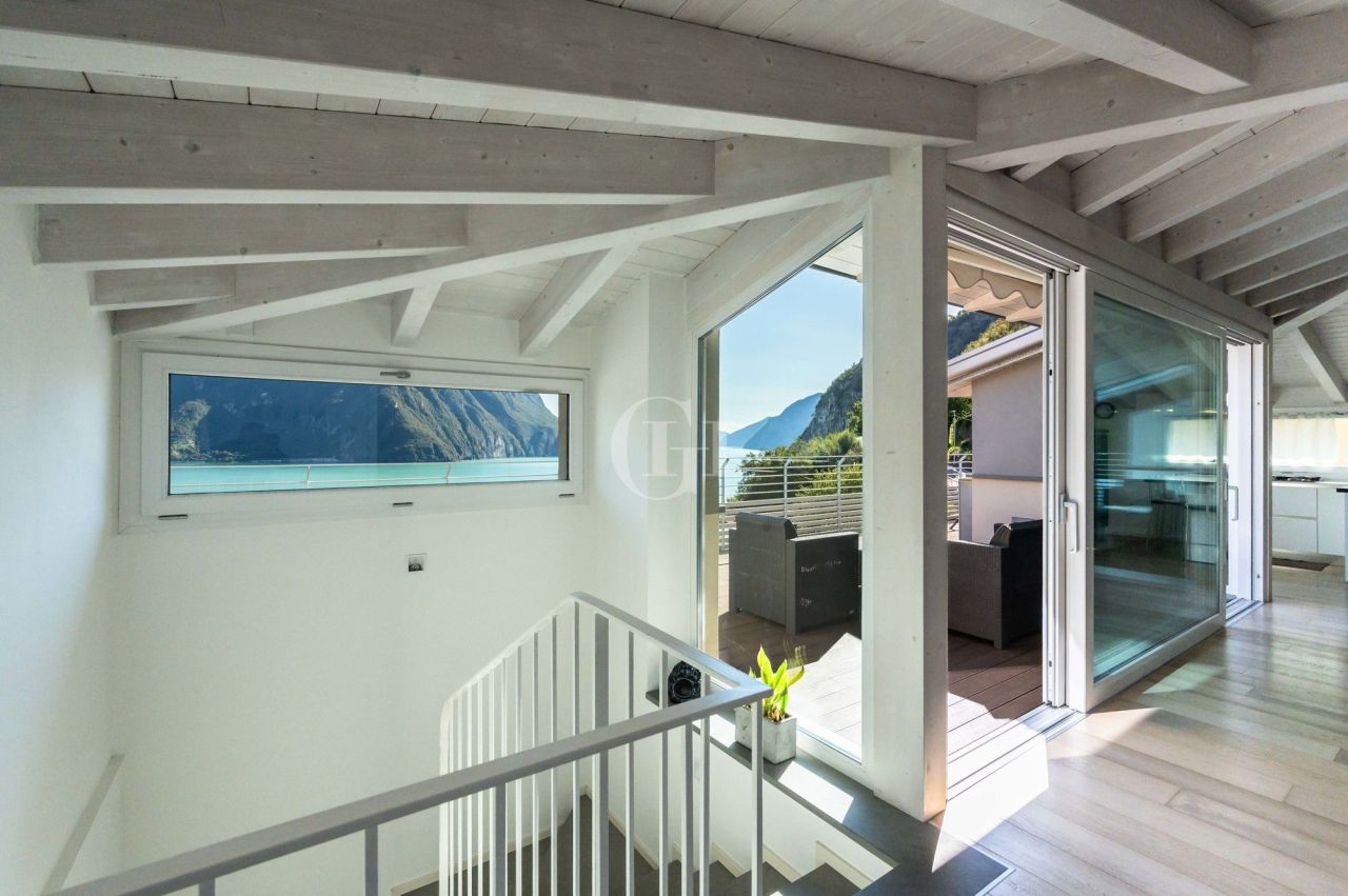 Вилла у озера Изео, Италия, 350 м² - фото 10
