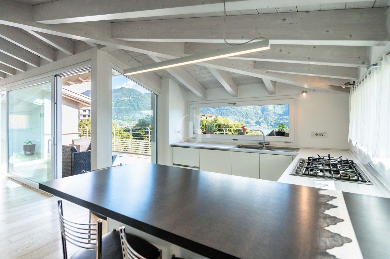 Вилла у озера Изео, Италия, 350 м² - фото 7