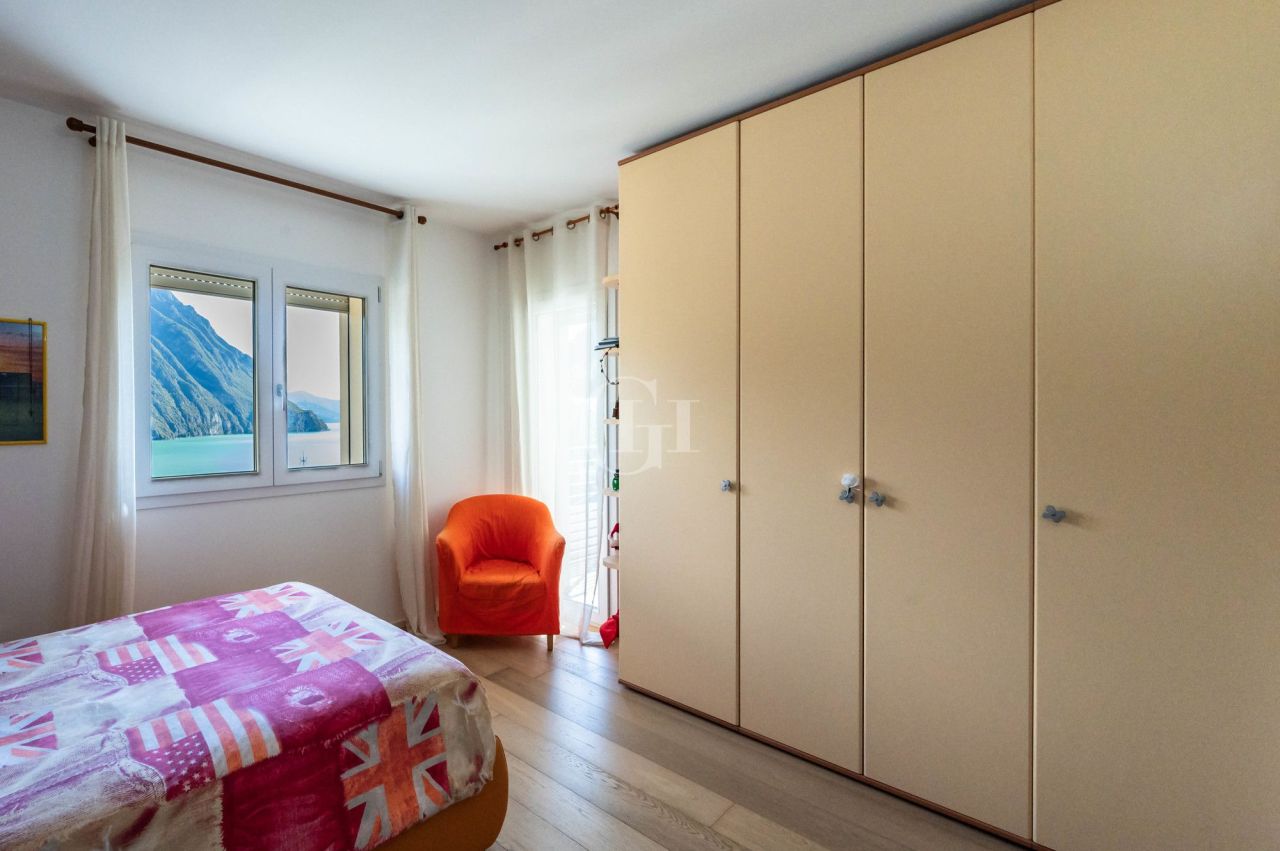 Вилла у озера Изео, Италия, 350 м² - фото 12