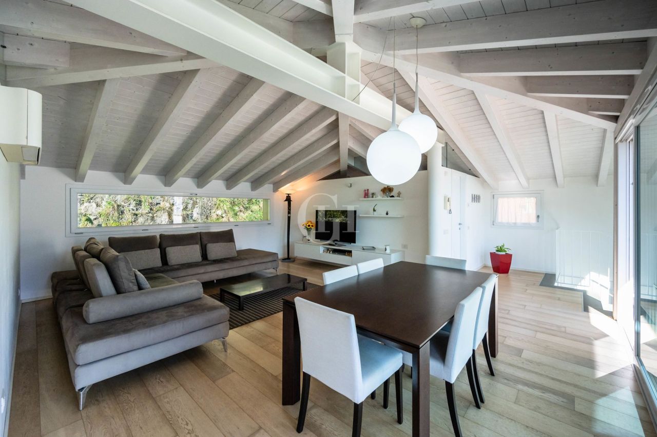 Вилла у озера Изео, Италия, 350 м² - фото 4