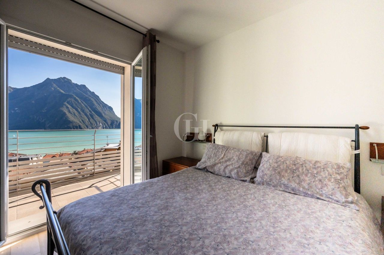 Вилла у озера Изео, Италия, 350 м² - фото 11