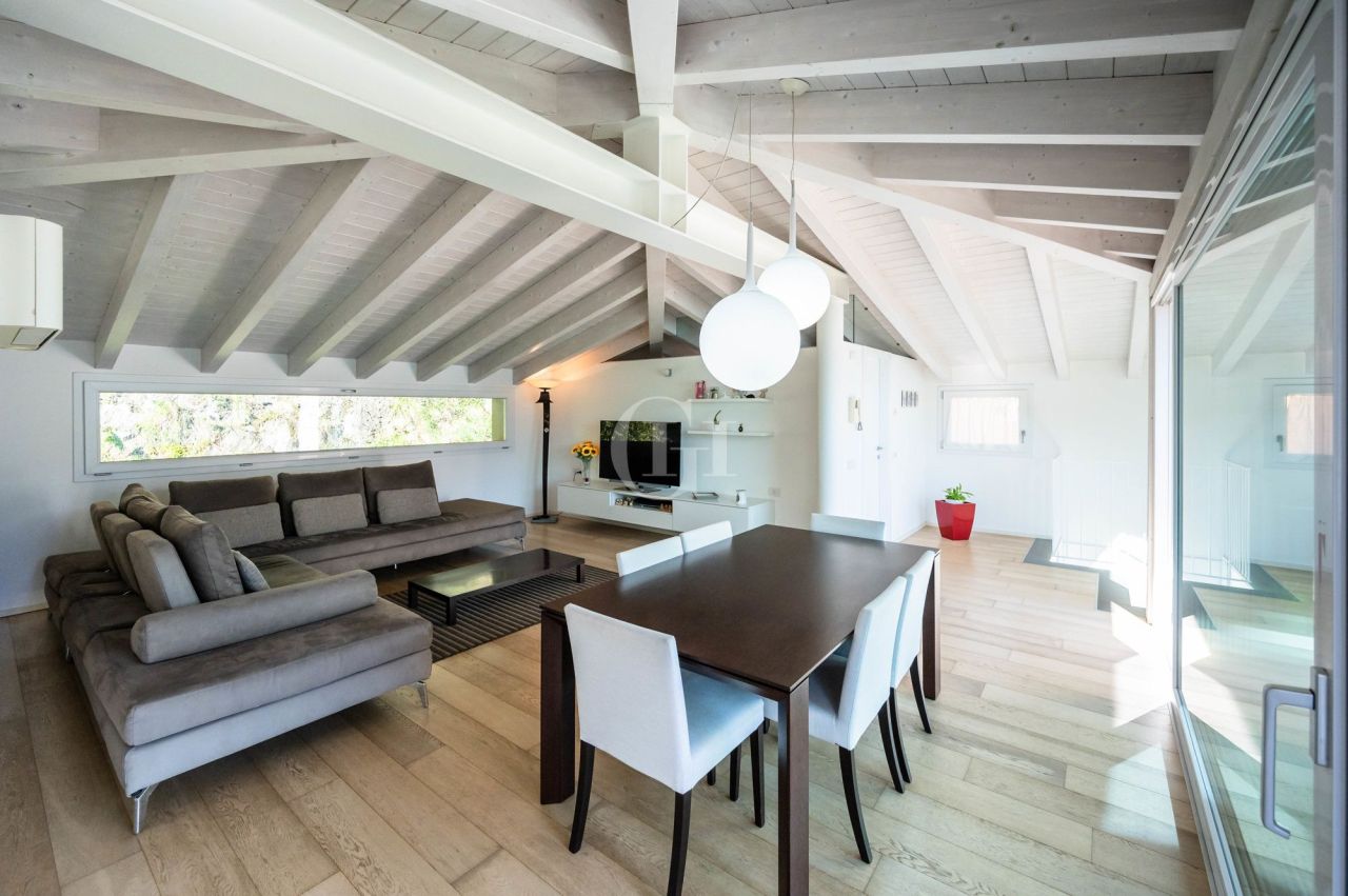 Вилла у озера Изео, Италия, 350 м² - фото 9