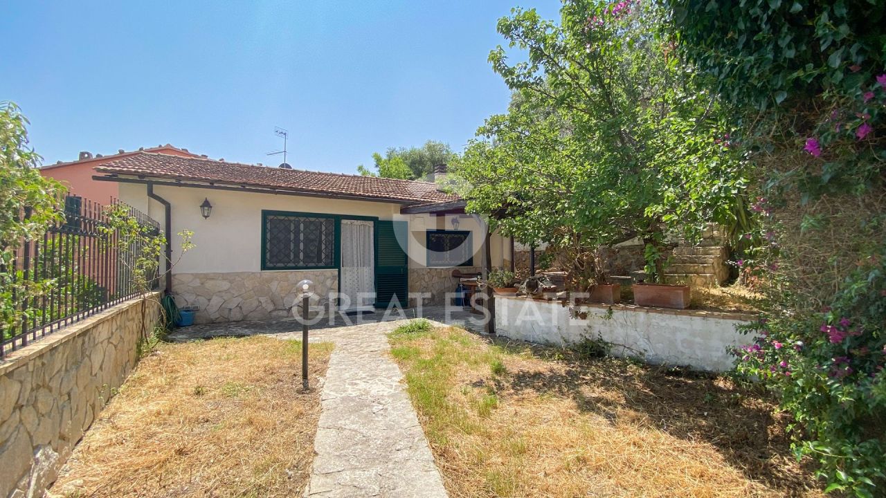 Вилла в Монте-Арджентарио, Италия, 72.5 м² - фото 1