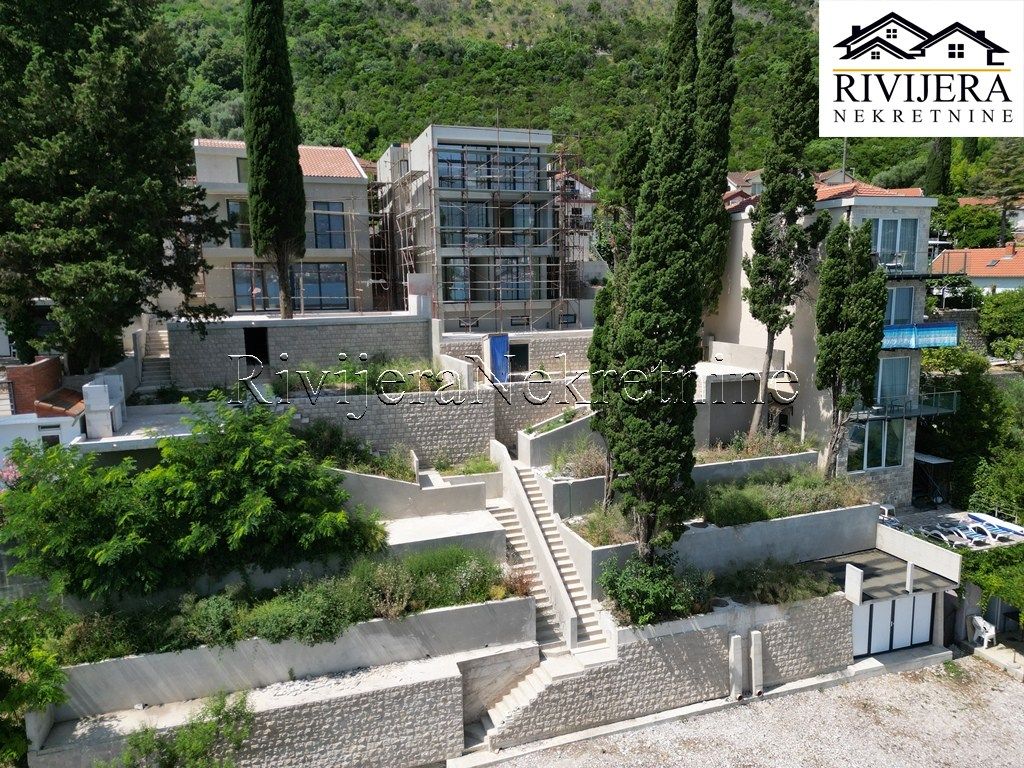 Вилла в Херцег-Нови, Черногория, 430 м² - фото 1