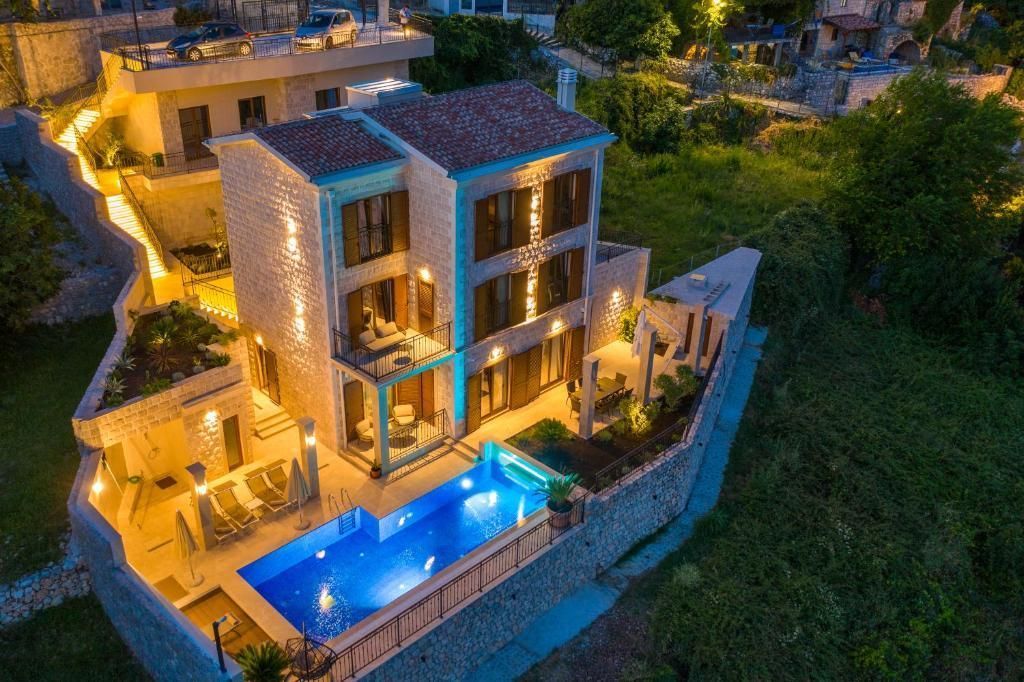 Вилла в Будве, Черногория, 320 м² - фото 1