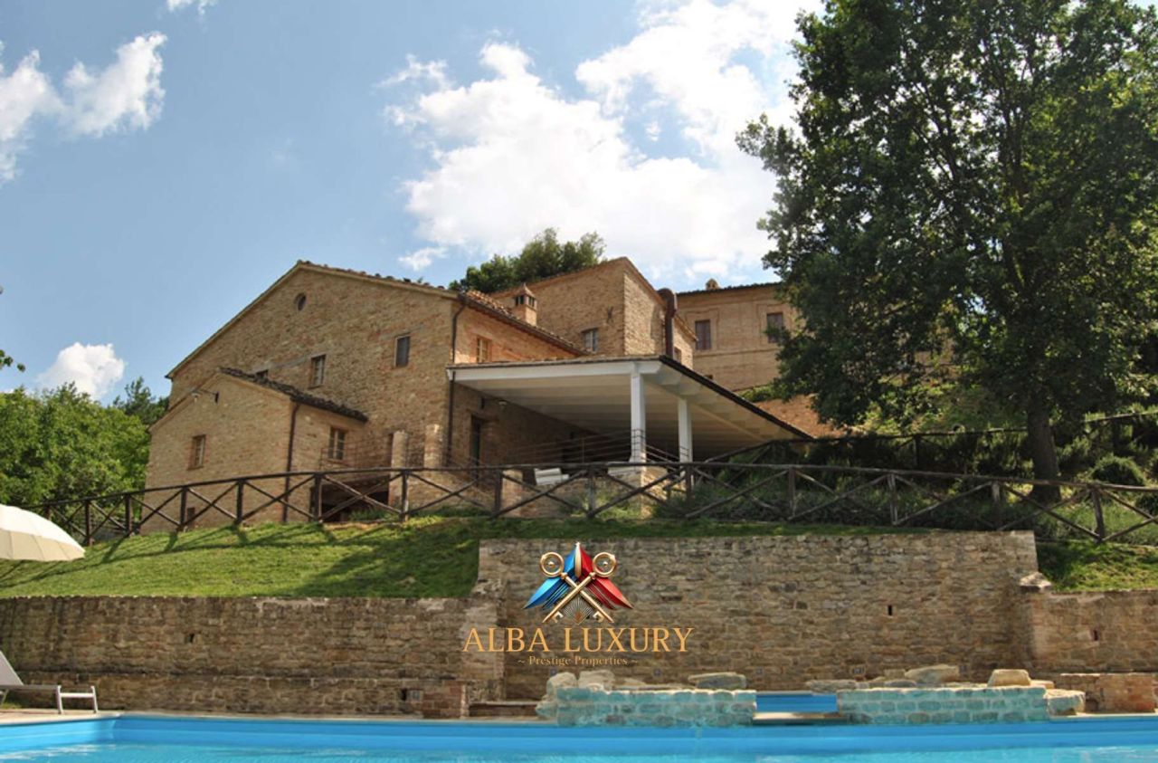Вилла Contrada Tesino, Италия, 600 м² - фото 1