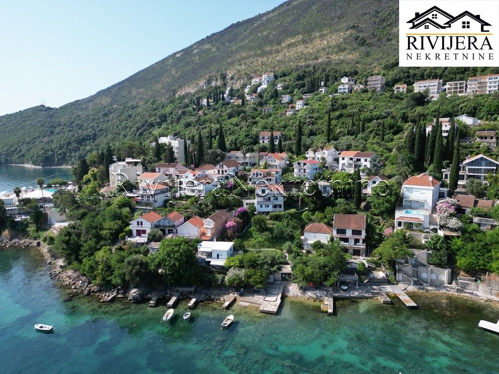 Дом в Херцег-Нови, Черногория, 110 м² - фото 1