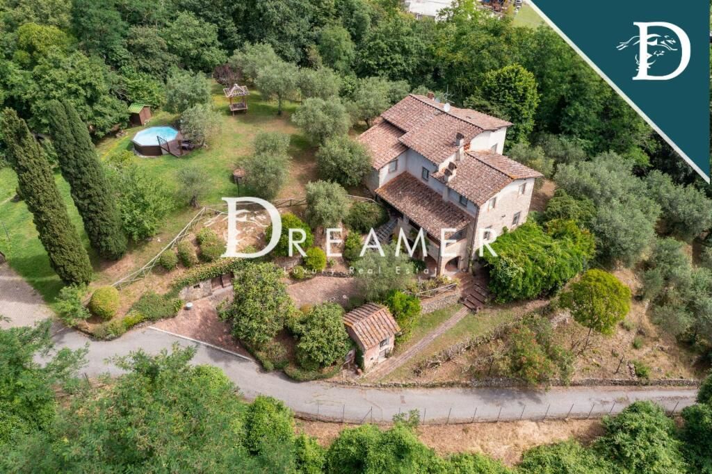 Вилла в Камайоре, Италия, 450.49 м² - фото 1