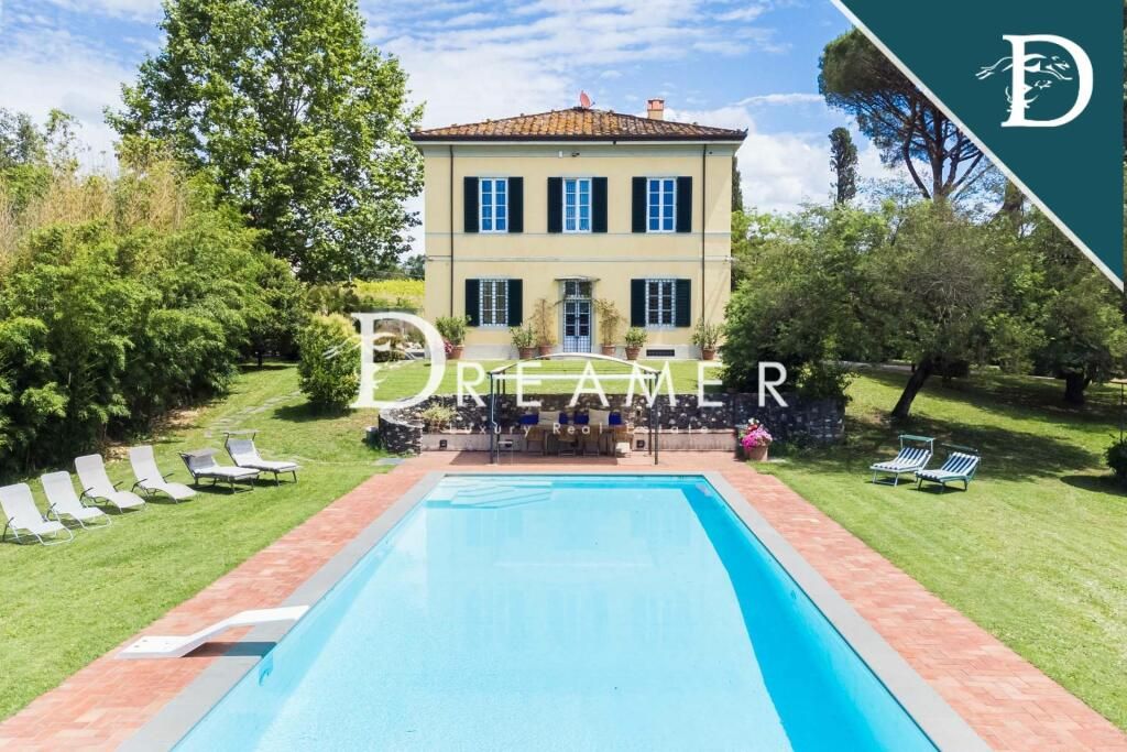 Вилла в Лукке, Италия, 840.91 м² - фото 1