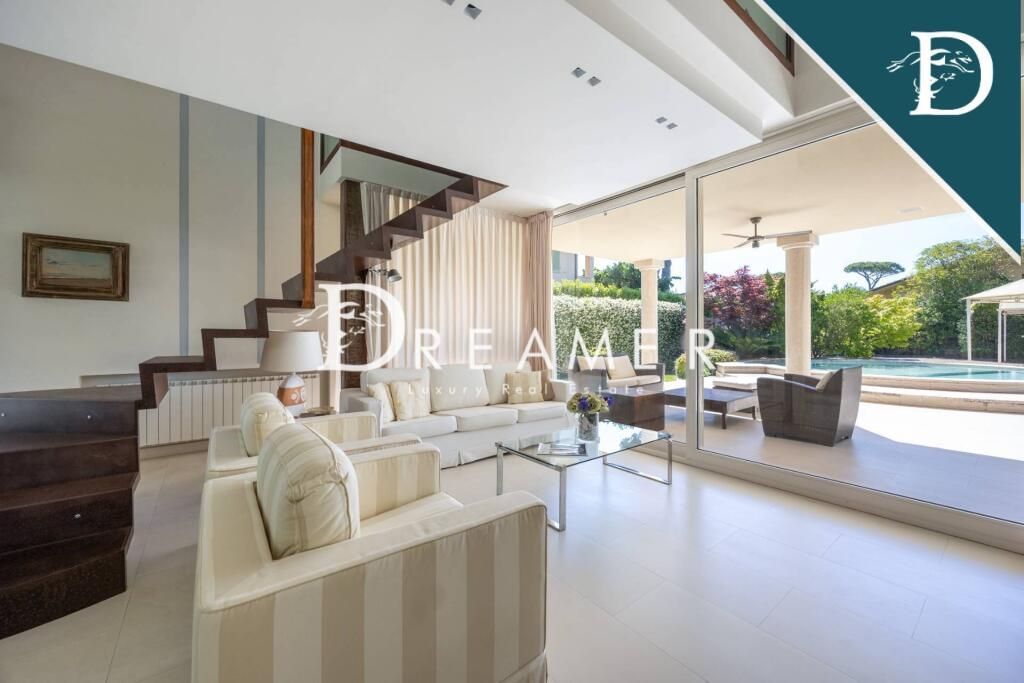 Вилла в Форте деи Марми, Италия, 300.3 м² - фото 1