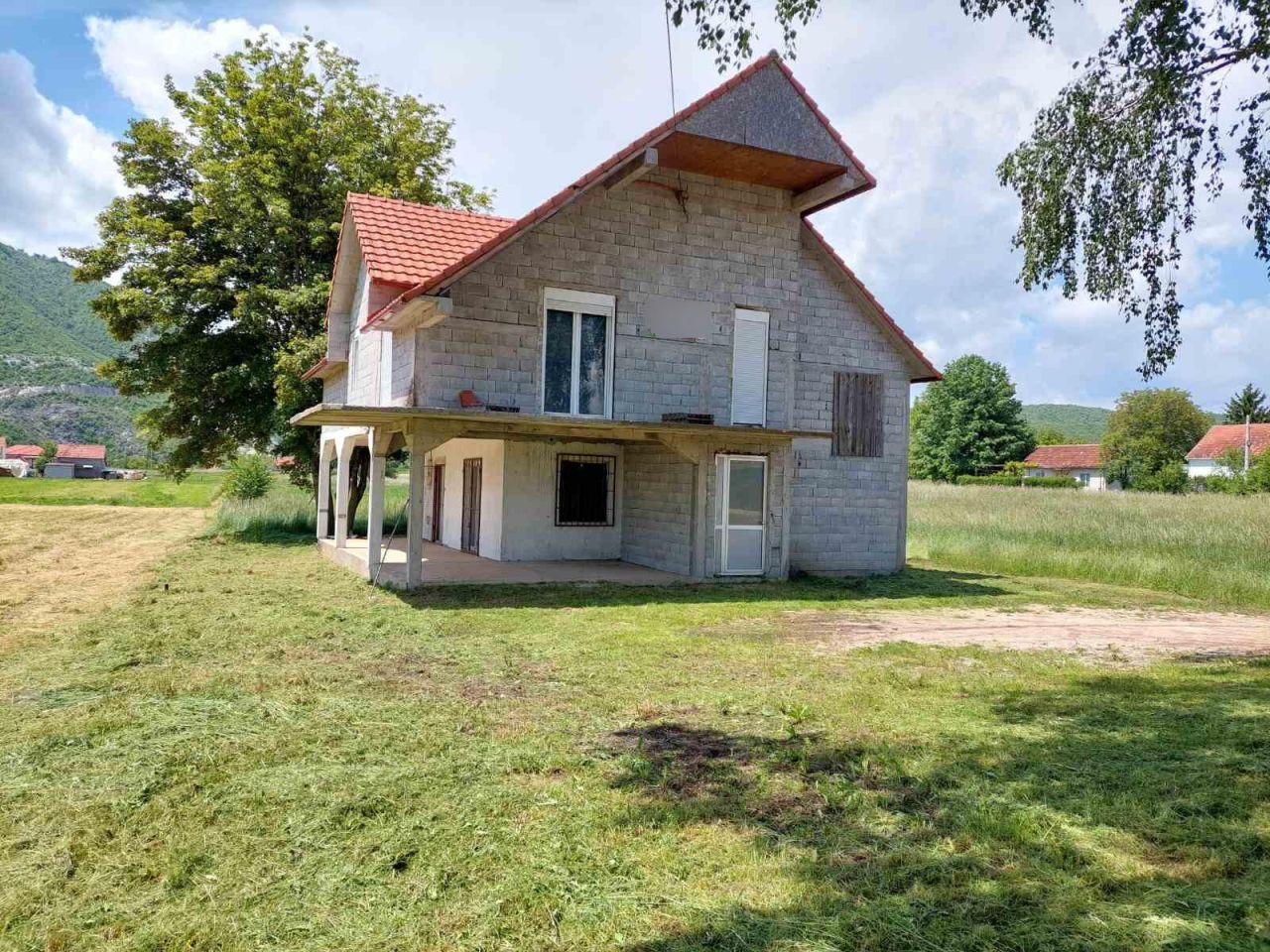 Дом в Никшиче, Черногория, 220 м² - фото 1