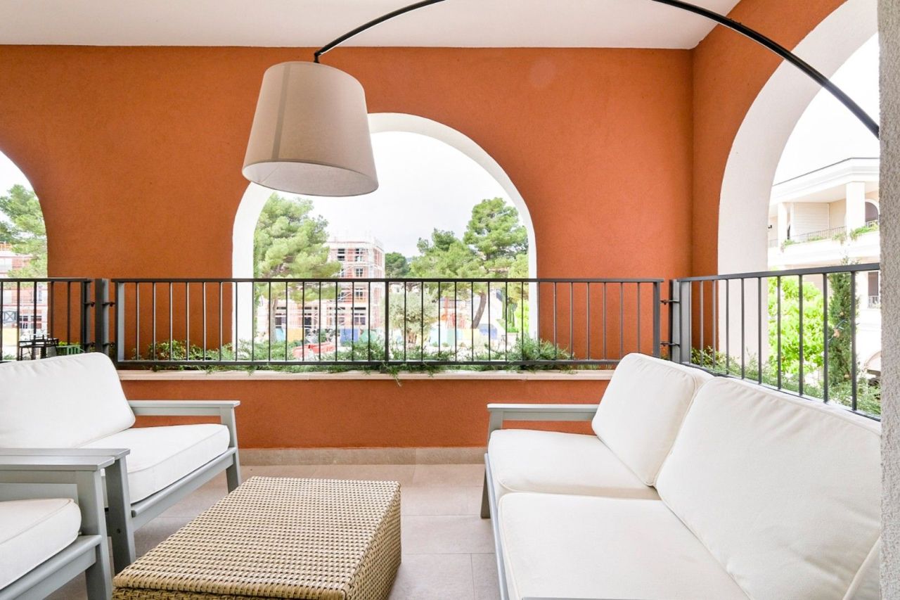 Коммерческая недвижимость в Радовичах, Черногория, 70 м² - фото 7