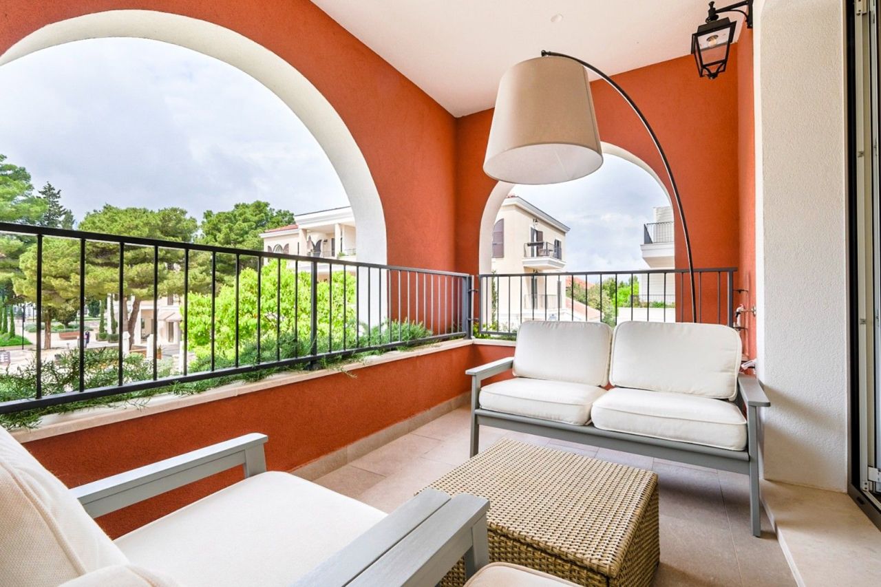 Коммерческая недвижимость в Радовичах, Черногория, 70 м² - фото 8