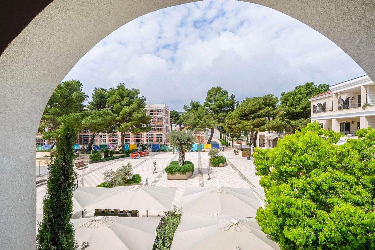 Коммерческая недвижимость в Радовичах, Черногория, 70 м² - фото 9