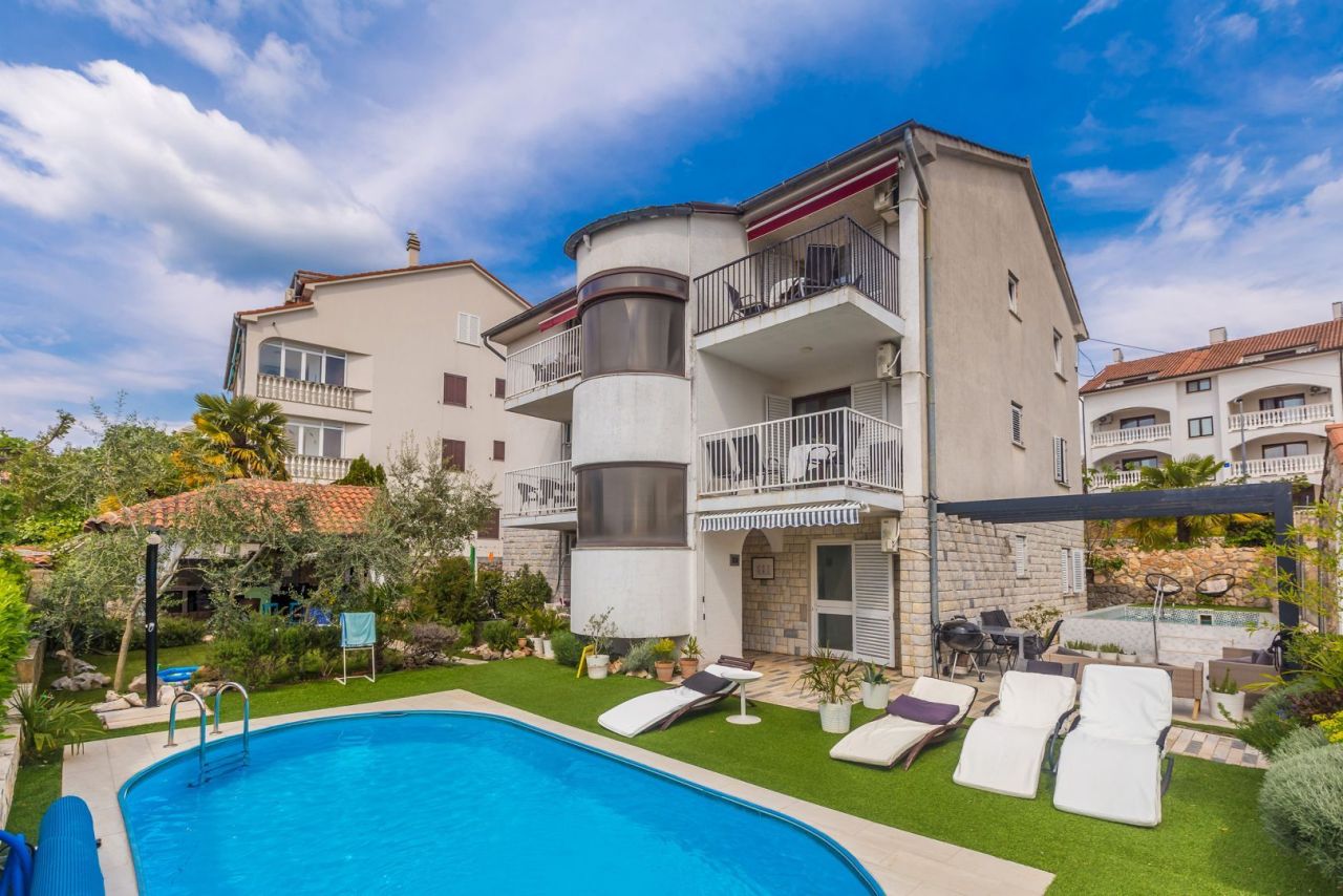 Отель, гостиница Malinska, Хорватия, 400 м² - фото 3