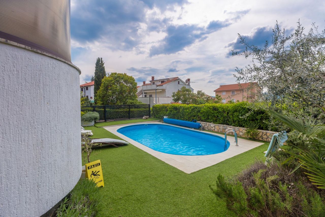 Отель, гостиница Malinska, Хорватия, 400 м² - фото 4