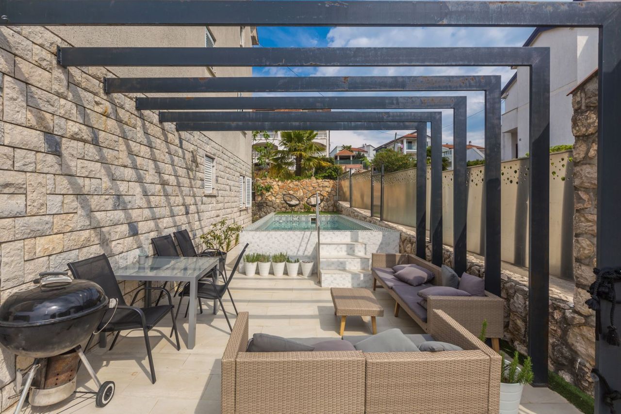 Отель, гостиница Malinska, Хорватия, 400 м² - фото 6