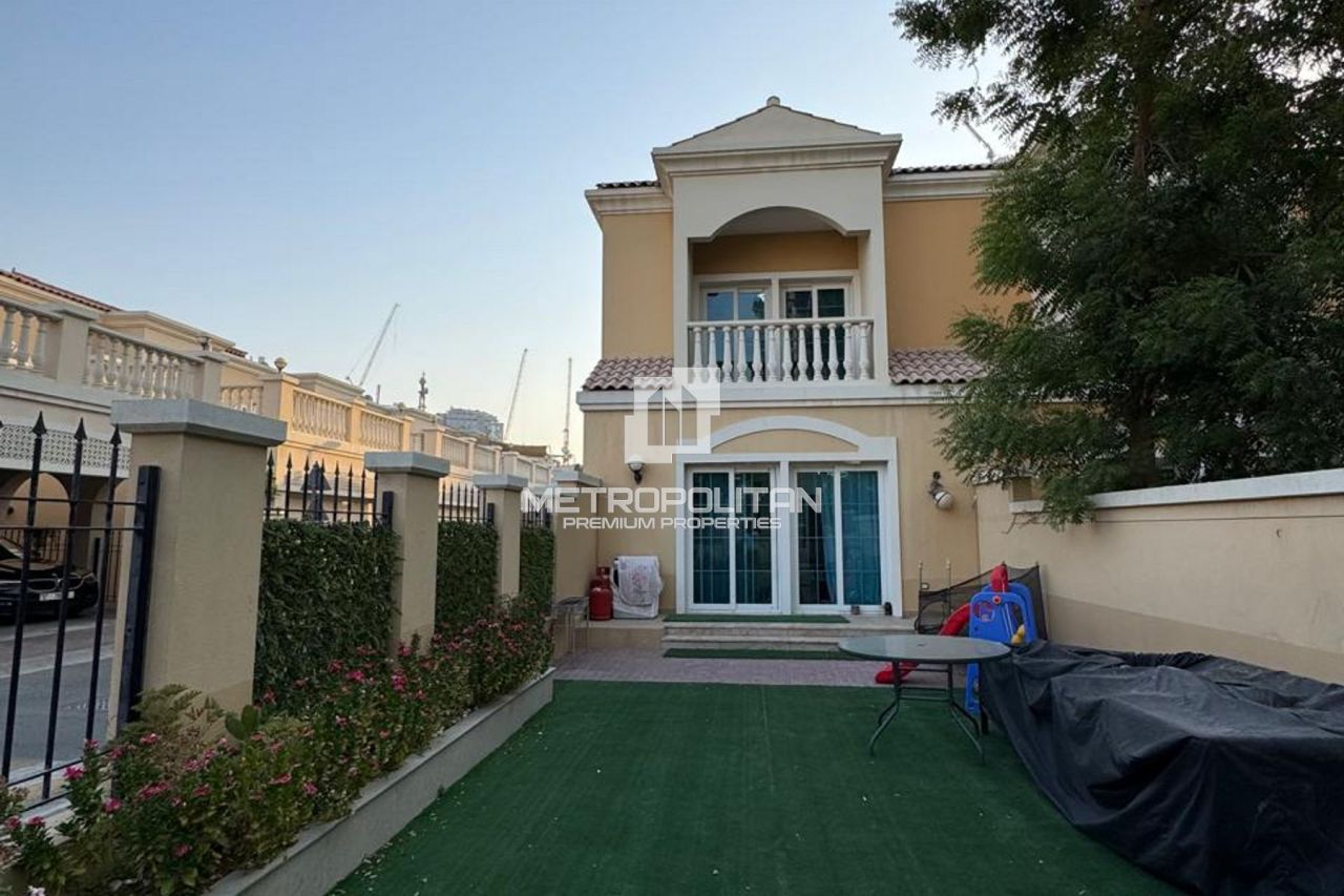 Таунхаус в Дубае, ОАЭ, 180 м² - фото 1