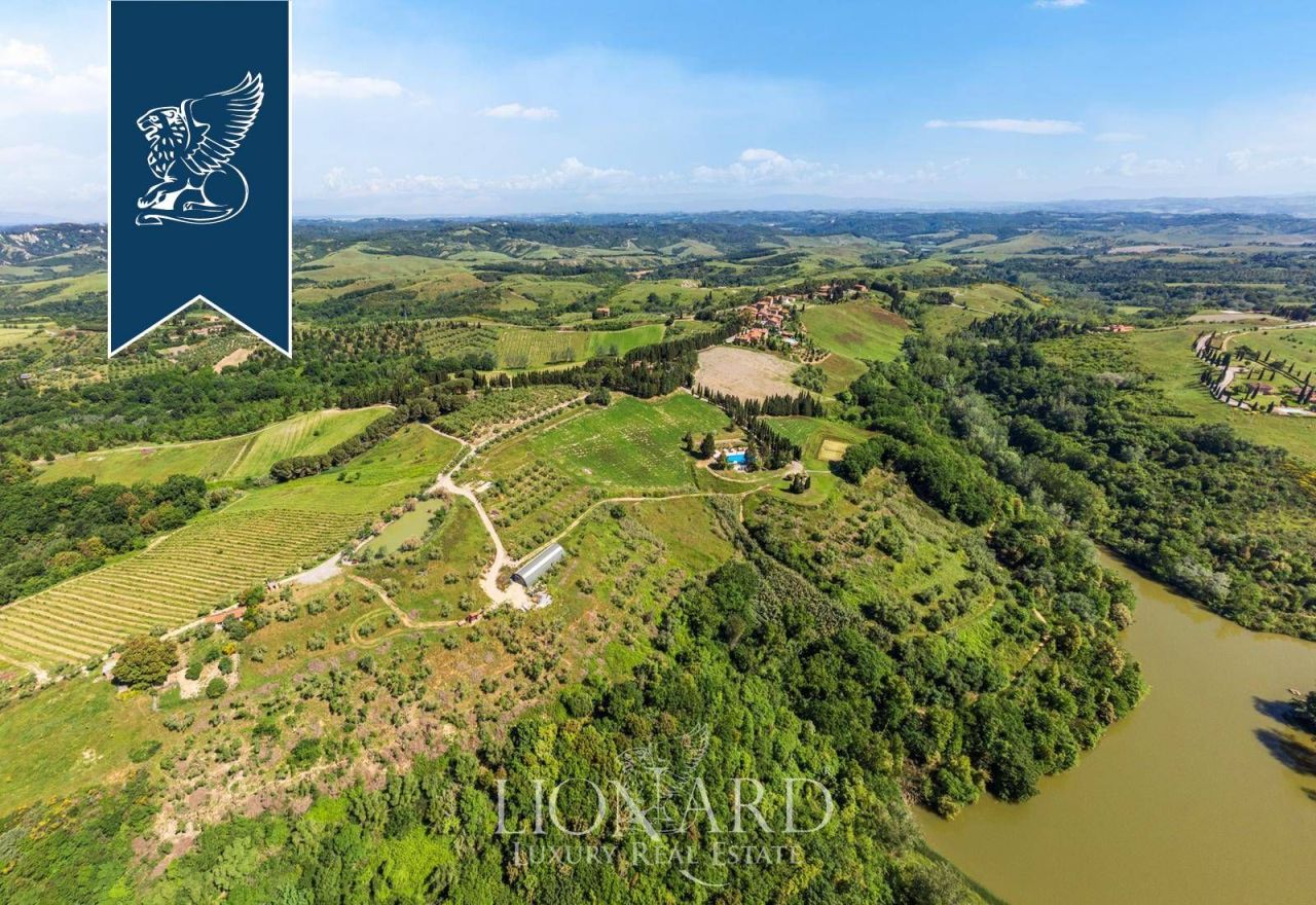 Ферма во Флоренции, Италия, 2 100 м² - фото 3