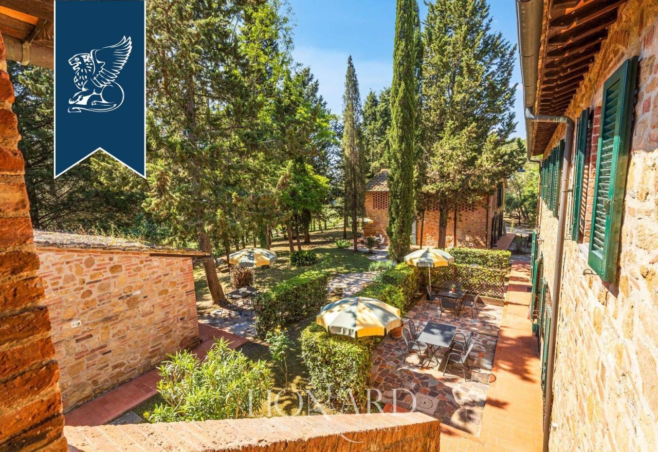 Ферма во Флоренции, Италия, 2 100 м² - фото 14