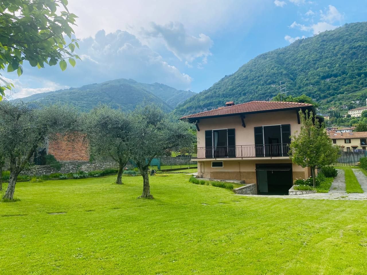 Вилла в Тремедзо, Италия, 324 м² - фото 1