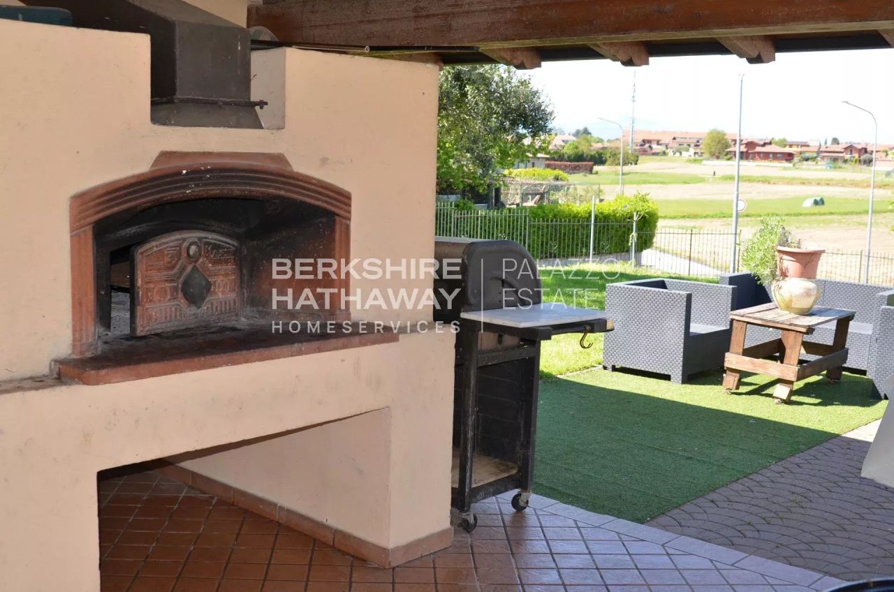 Вилла в Новаре, Италия, 319 м² - фото 5